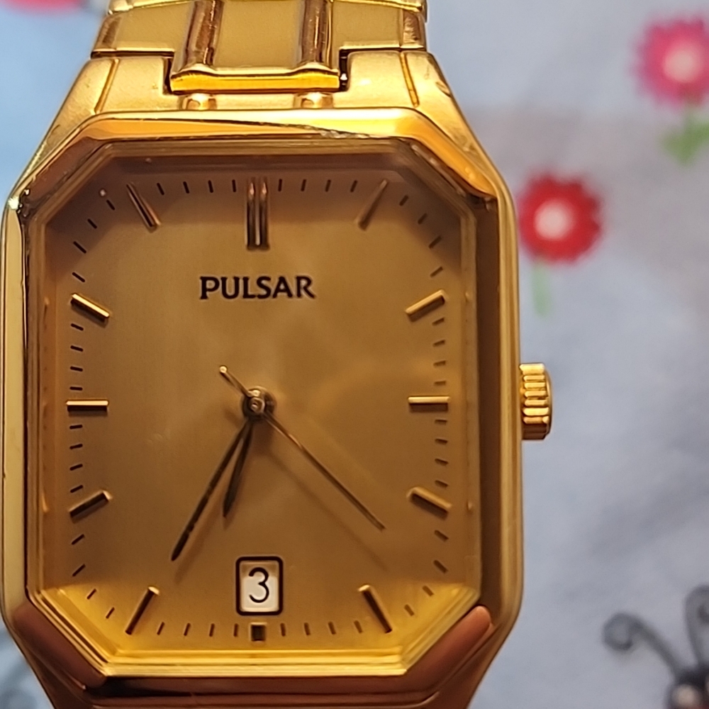 Pulsar Gold Rectangular Watch